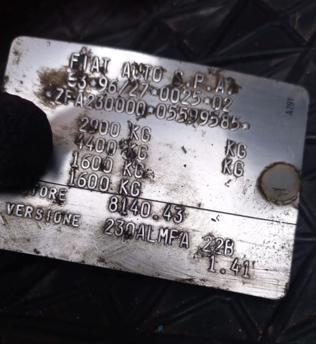 Продавам двигателя от снимките 2.8