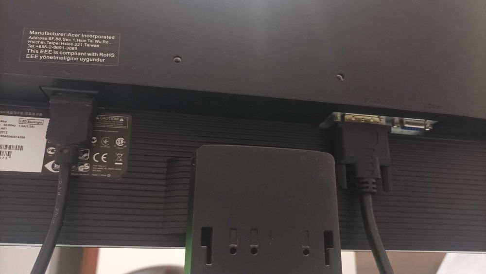 Продавам монитор Acer V226HQL