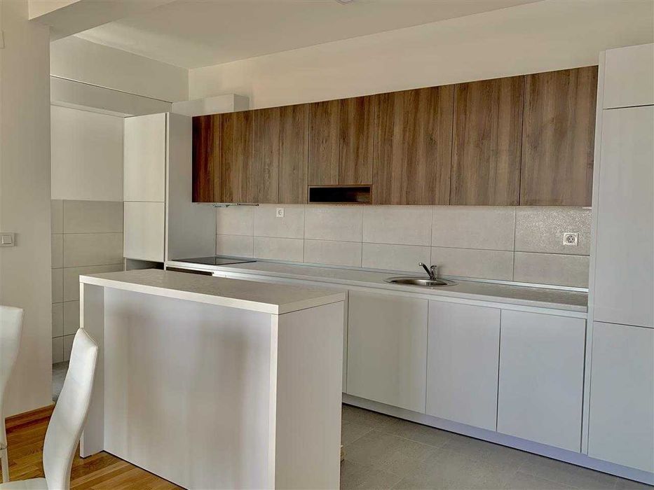 Дава се под наем Двустаен апартамент в Бургас, Център - 54 кв.м за 204 € - Снимка #1