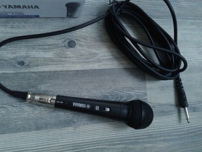 Микрофон, Професионален микрофон Yamaha с кабел