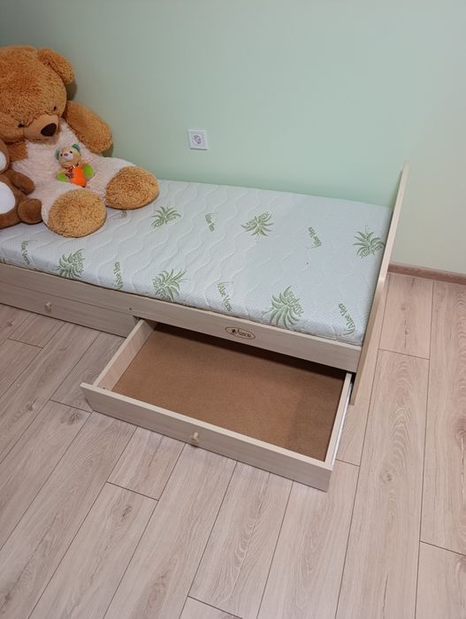 Детско бюро и детско легло + матрак