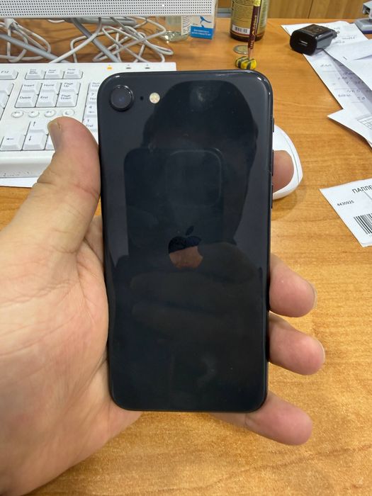 Iphone Se 2020 64 gb 98% yomkst hamma joyi radnoy ideal  tel