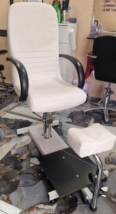 Бял стол за педикюр