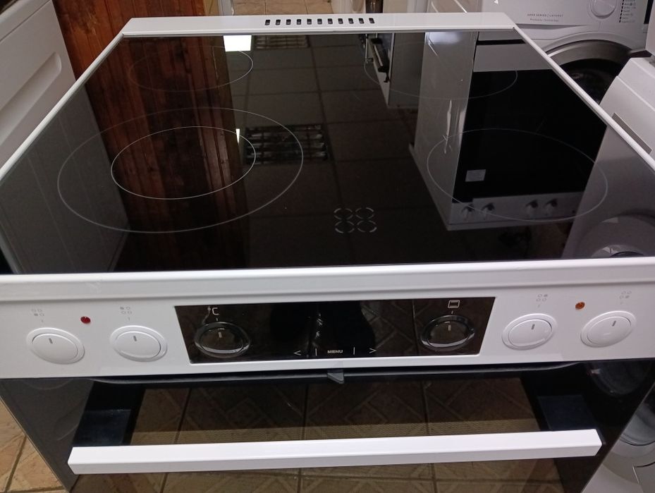 Като нова  печка с керамичен плот Gram с  2 години Гаранция!