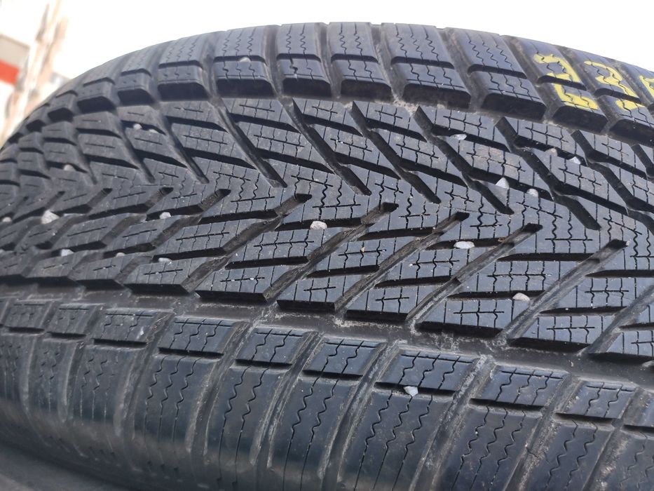 2бр Зимни гуми 235 60 18 - Goodyear - DOT 2025