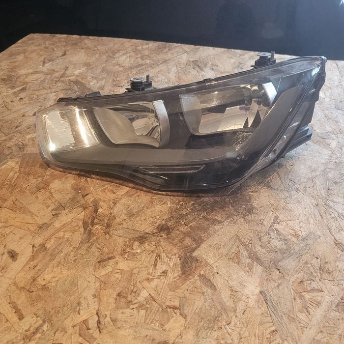 Ляв фар за ауди А1  оригинален