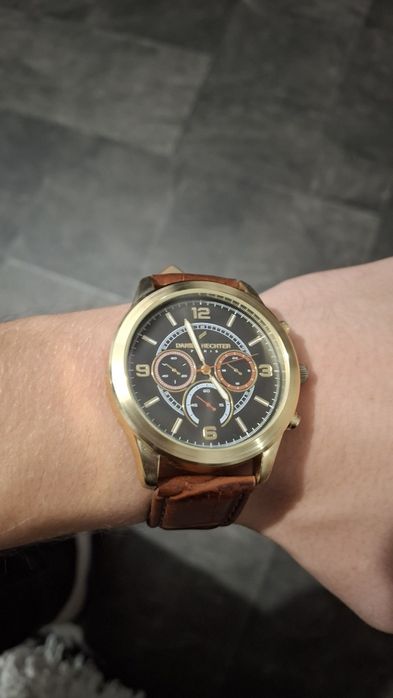 Продам часы daniel hechter