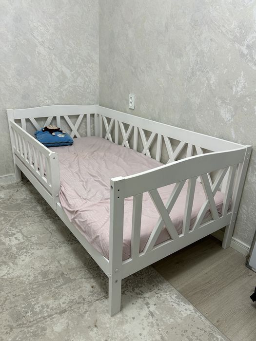 Срочно продам кровать с матрасом