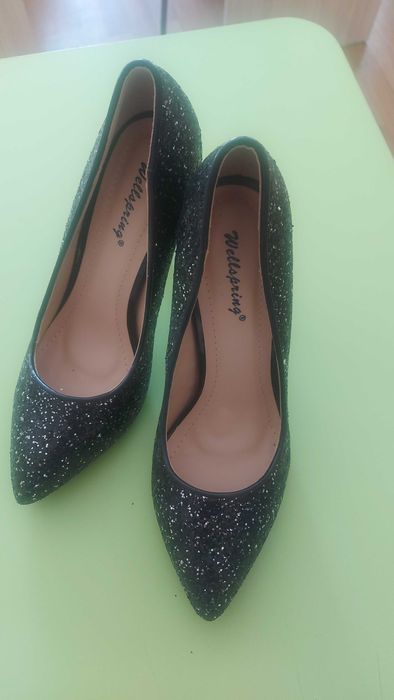 Елегантни дамски обувки