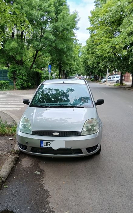Vând ford fiesta
