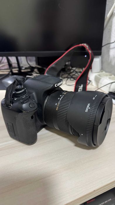 Цифровая зеркальная фотокамера Canon EOS 650D