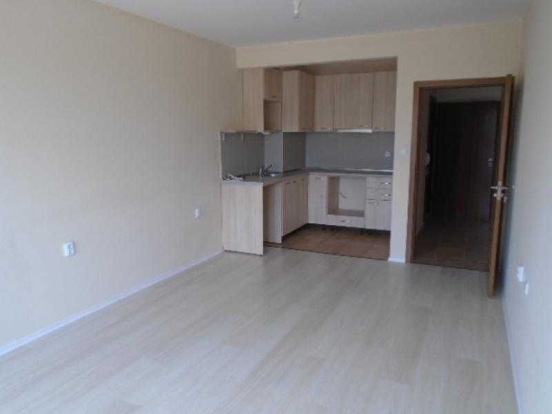 Дава се под наем Тристаен апартамент в Бургас, Славейков - 80 кв.м за 306 € - Снимка #4