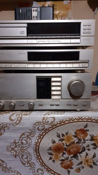 Linie Akai 52 statie si tuner sistem audio