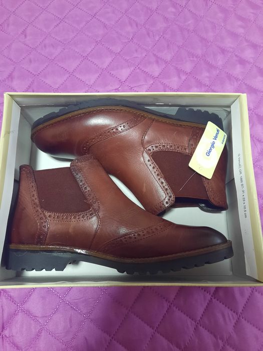 Vând ghete DAMA PIELE ,NOI 180 Lei