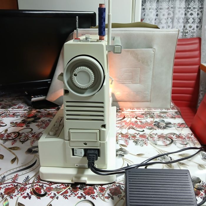 Masina de cusut VERITAS cu graifar industrial rotativ