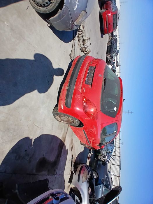 dezmembrez peugeot 207