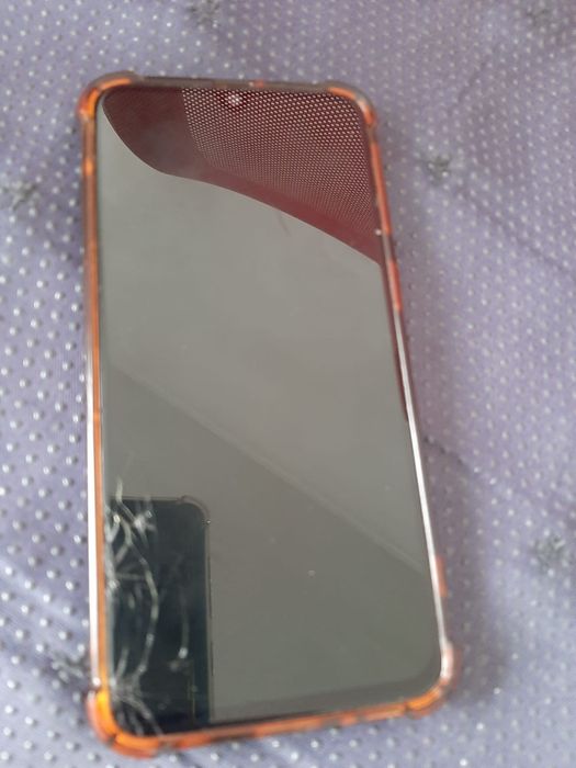 Самсунгн А40 смартфон