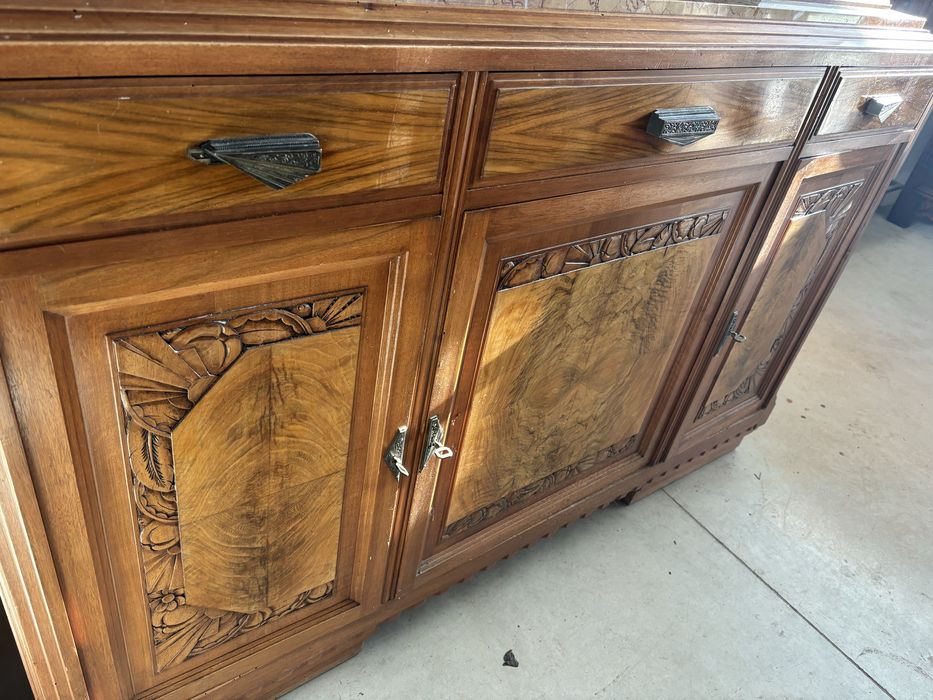 Масивен шкаф с мрамор