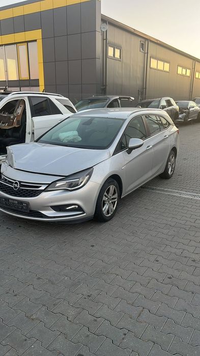 Dezmembram Opel Astra K 1.6 diesel din 2018