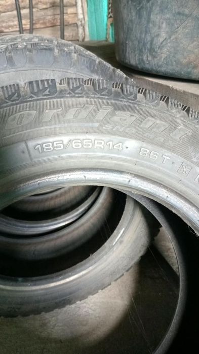 Продам зимнюю резину 185х65 r14