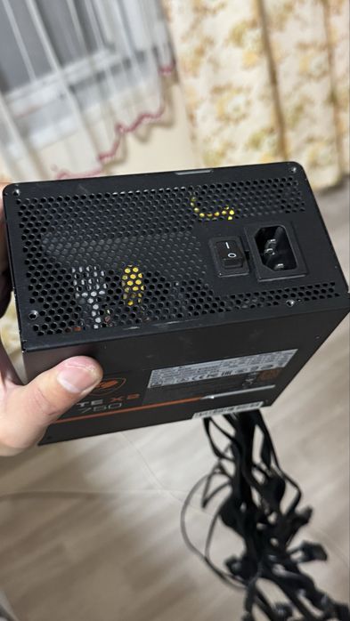 Блоки питания для ПК: Cougar 750W / PCooler 500W / Chicony / Qmax