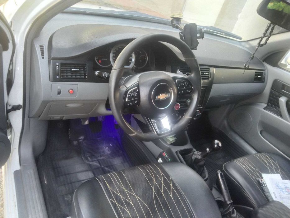 Lacetti sotiladi