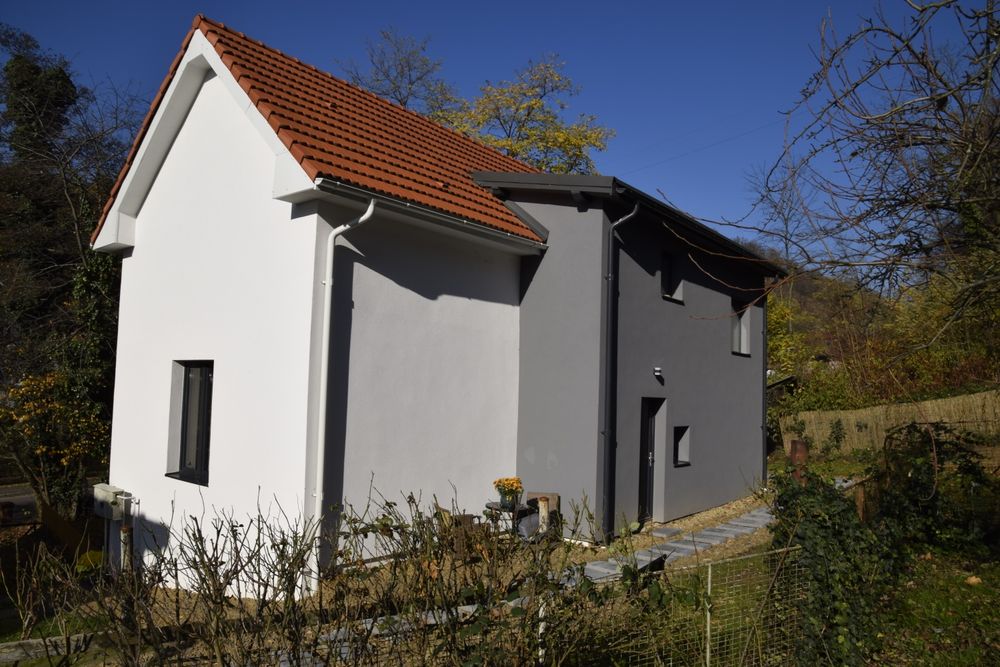 Închiriez casa in parcul Regina Maria 2 niveluri separate.duplex