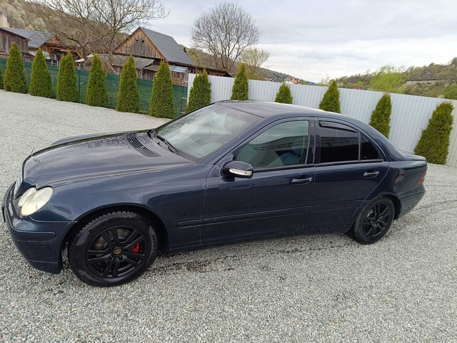 Vând mercedes C class