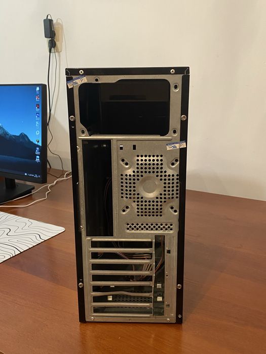 большой универсальный корпус для компьютера