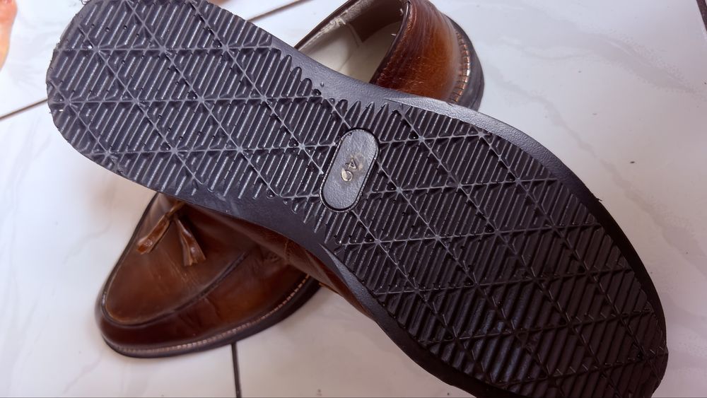 Pantofi eleganti detalii in privat