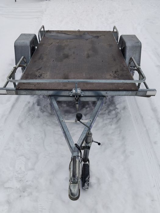 Vand remorca aproape noua