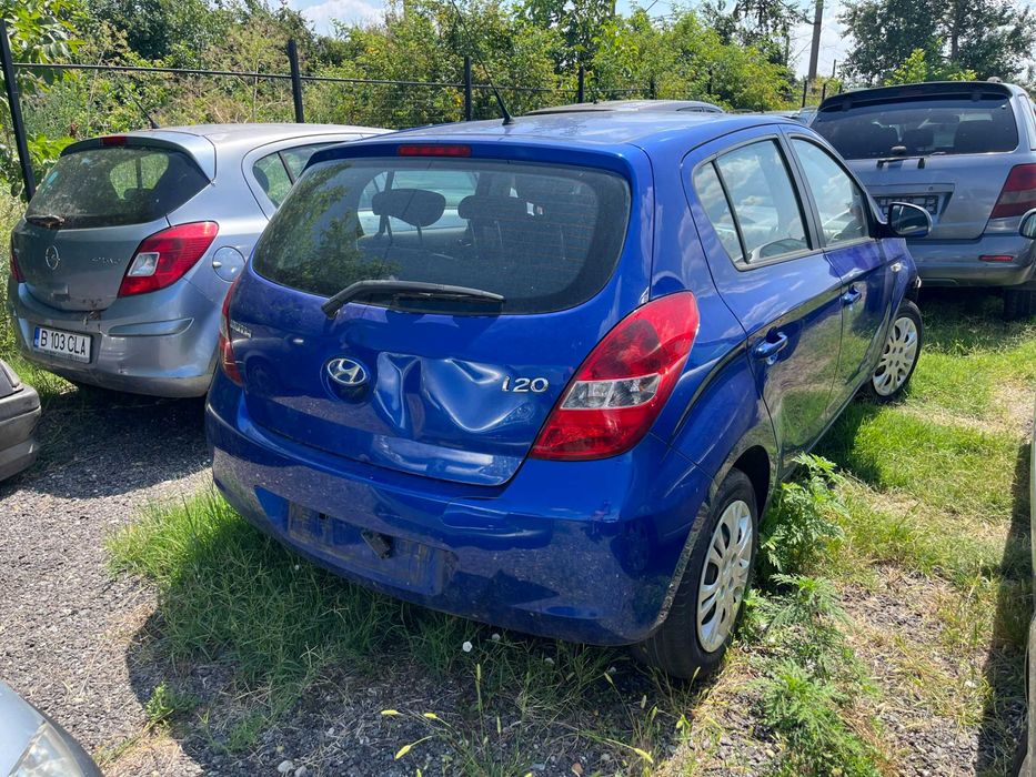 Dezmembrez Hyundai I20 1,2 benzina albastru 2009