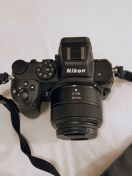 Aparat foto full frame Nikon Z5 cu obiectiv 40mm f2 + 2 carduri SD