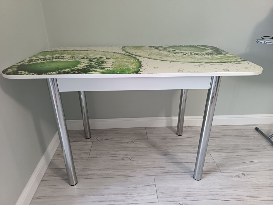 Продам обеденный стол