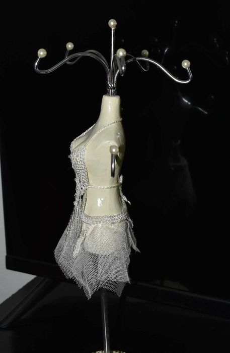 Стойка за бижута