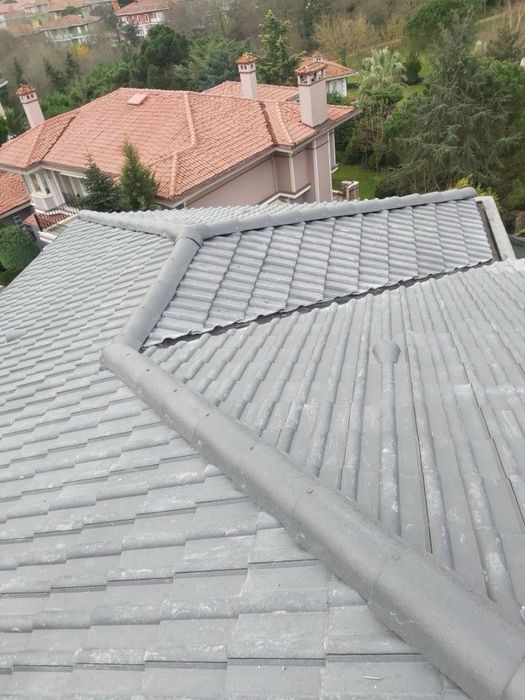 Reparatii acoperisuri montaj tigla metalica dulgherie mansarde izolati