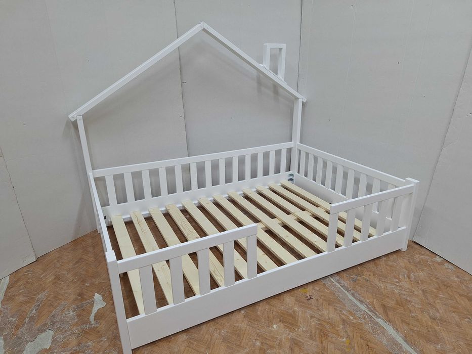 TRANSPORT GRATUIT.Pat tip casuta din lemn masiv.Cod 421