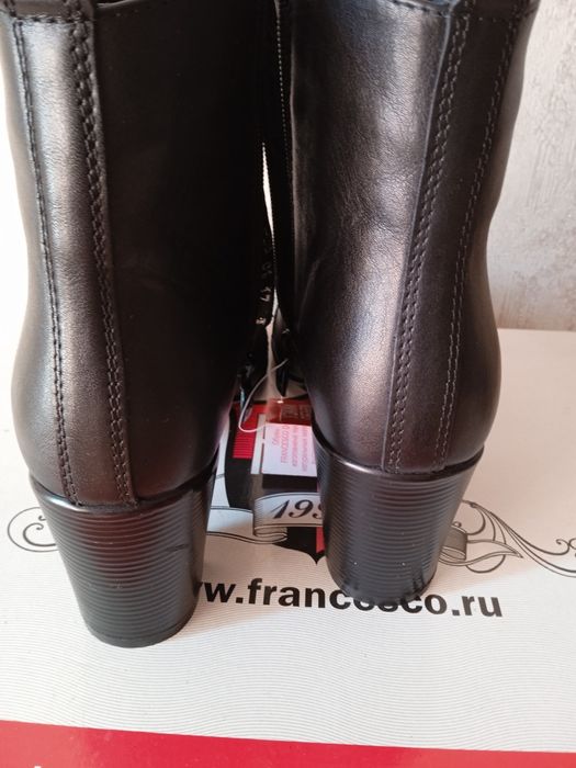 Ботинки демисезонные 38 р новые