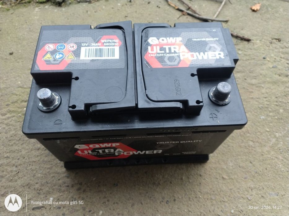 Vând acumulator auto 74 Ah , preț 300 Ron .