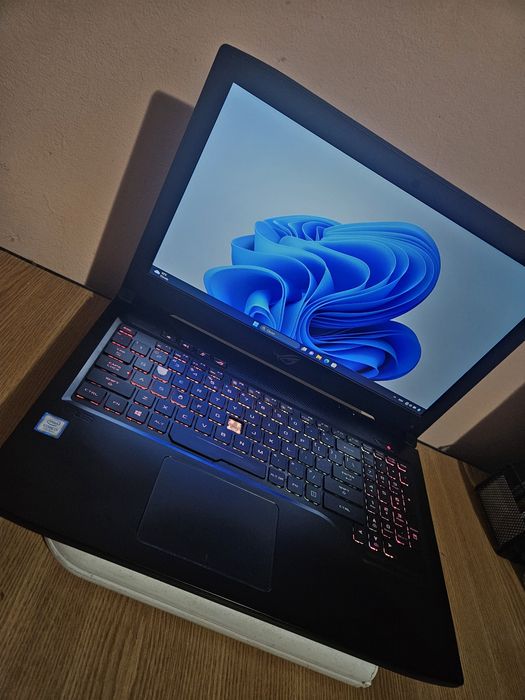 Laptop Gaming ASUS ROG – i7 7700HQ, GTX 1050 4GB