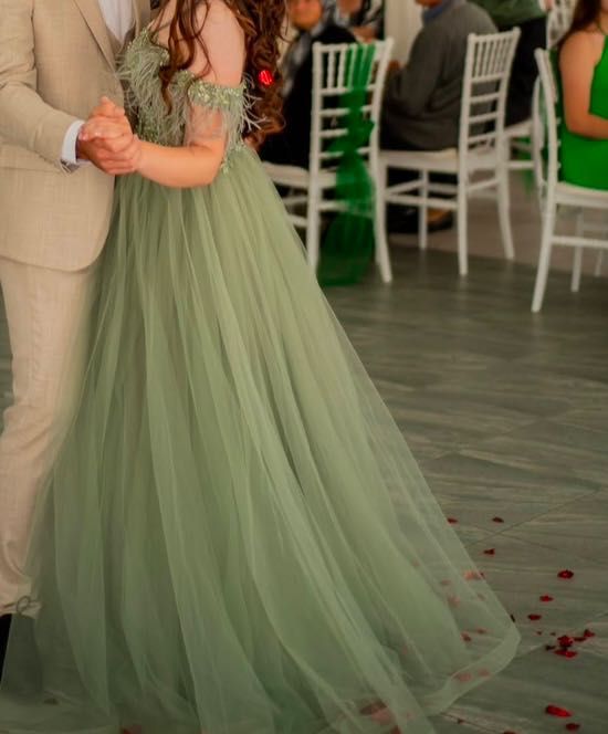 Бална официална зелена рокля