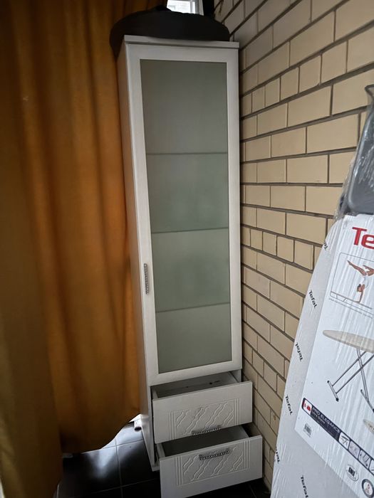 Продам шкаф стеклянный