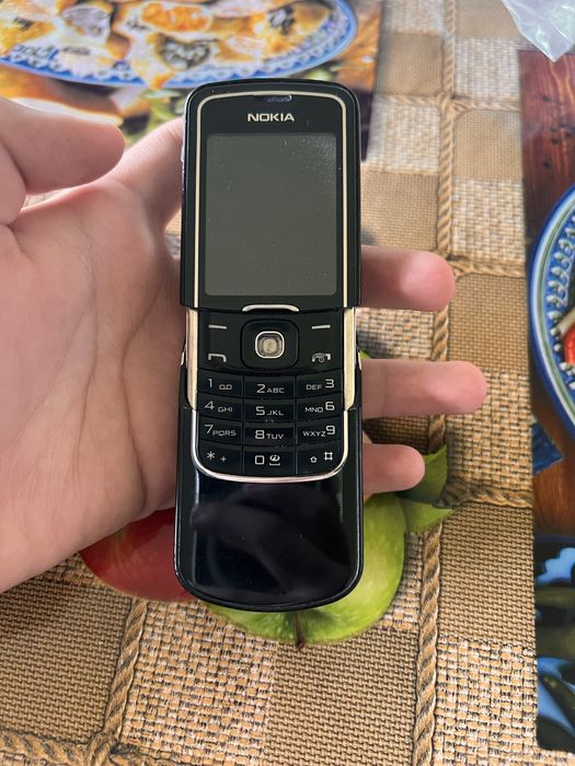Nokia 8600 Luna.