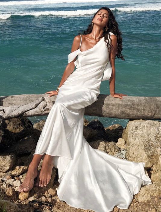 Платье белое новое