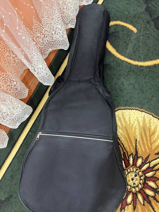 Gitara sotiladi Holati a'lo