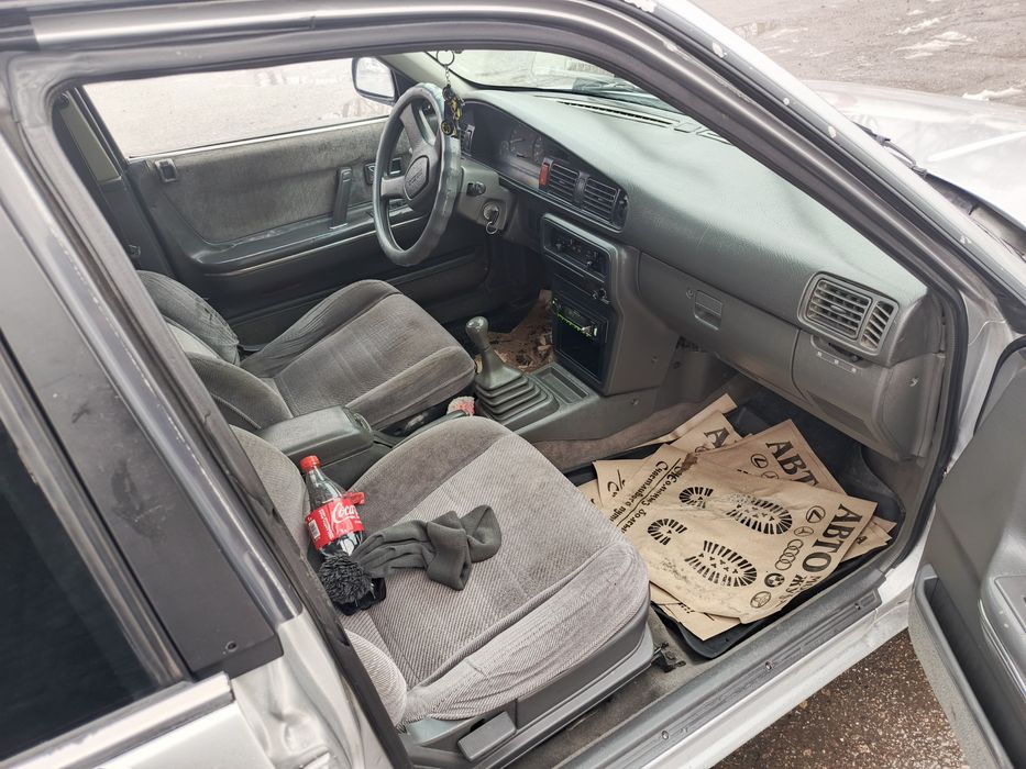 Мазда 626 седан.