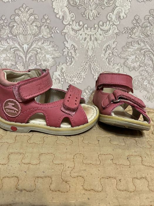 Сандалии на девочку