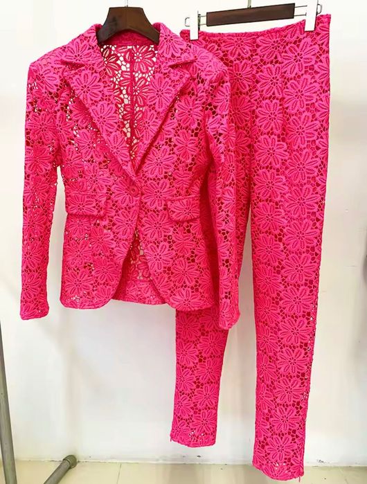 Дамски костюм от дантела