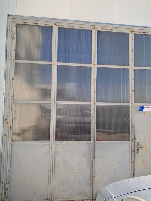 Предлагам използвани гаражни врати