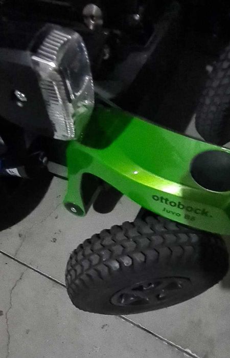 Carucior electric pentru batrani disabili 10km/h cu lumini si inclinarea seutului 4500 lei